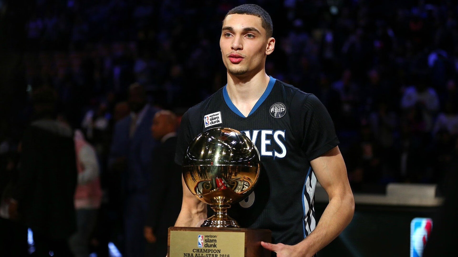 当足球殿堂遇见篮球史诗，一场虚构的跨界决赛启示录