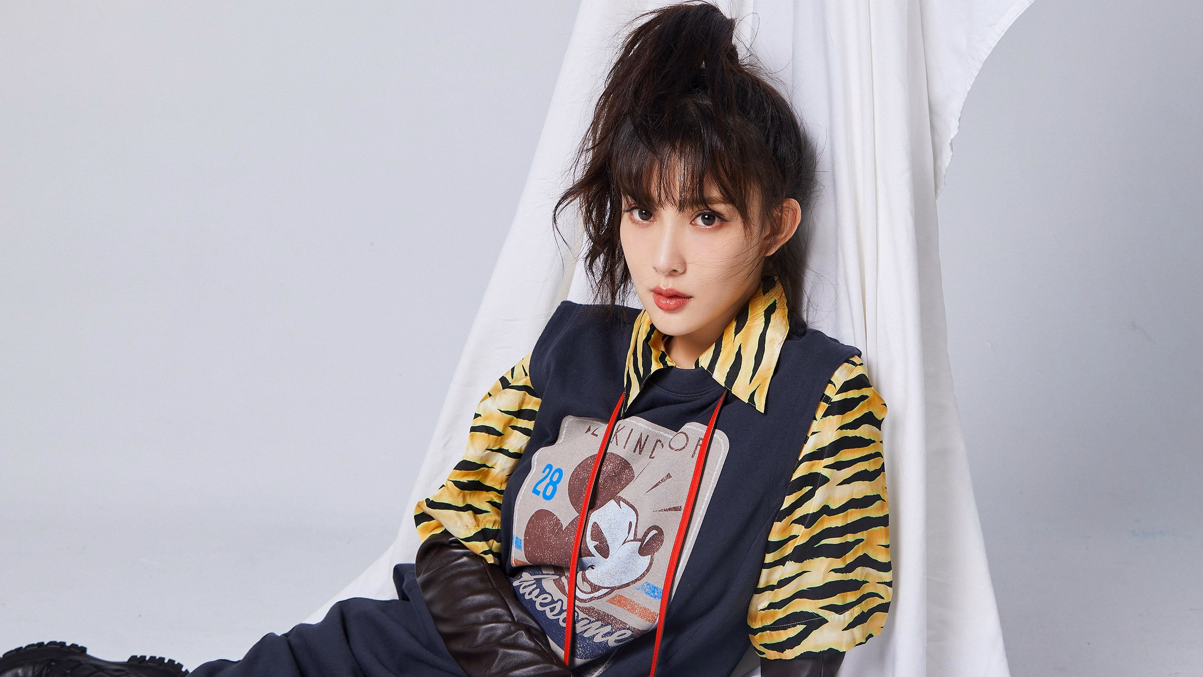 冰与火的对决，当F1红牛环咆哮时，苏亚雷斯在绿茵场重铸王权