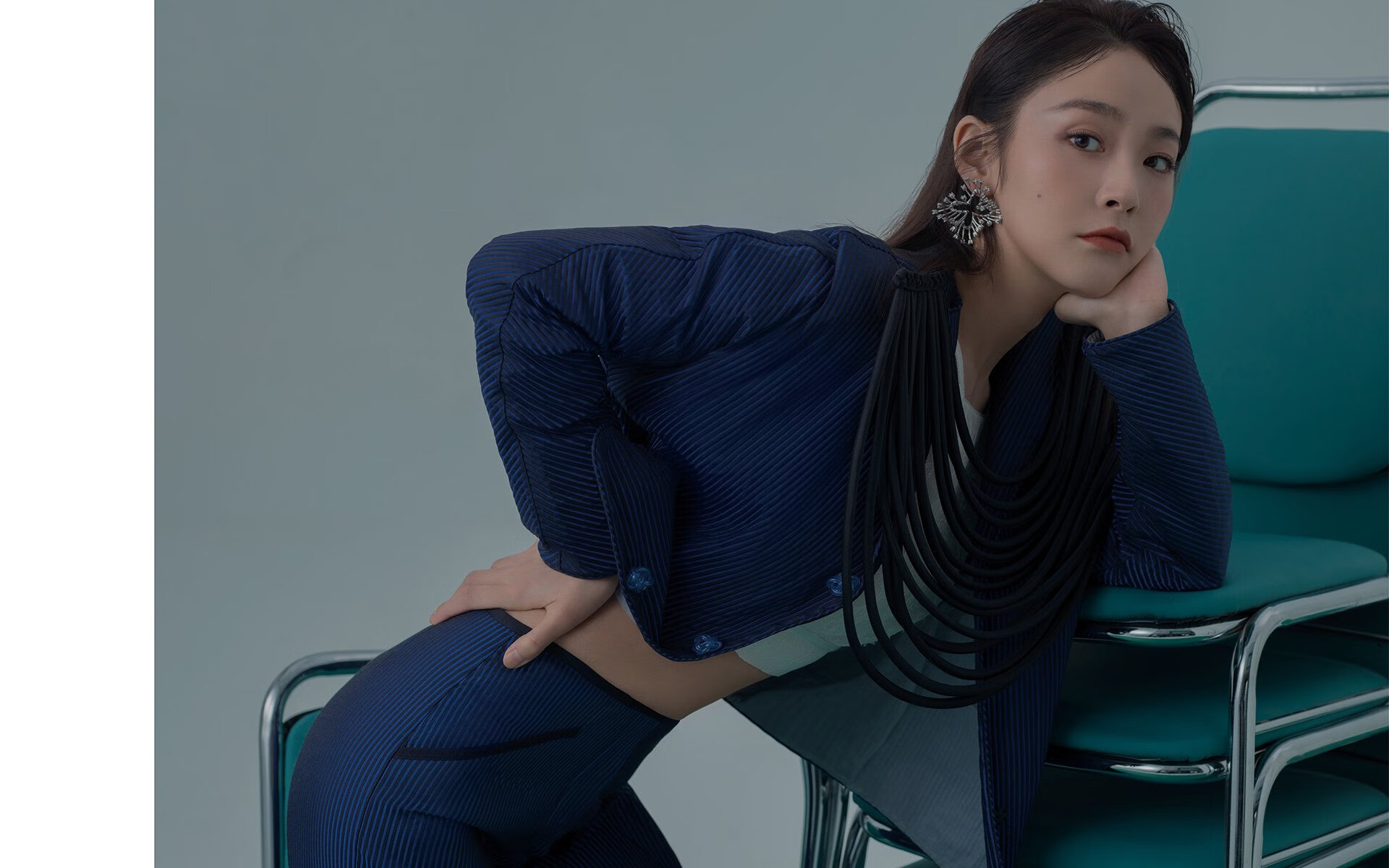 蓝白风暴降临,2026世界杯B组,厄瓜多尔如何以碾压之势击溃波兰,阿方索·戴维斯成防线灵魂